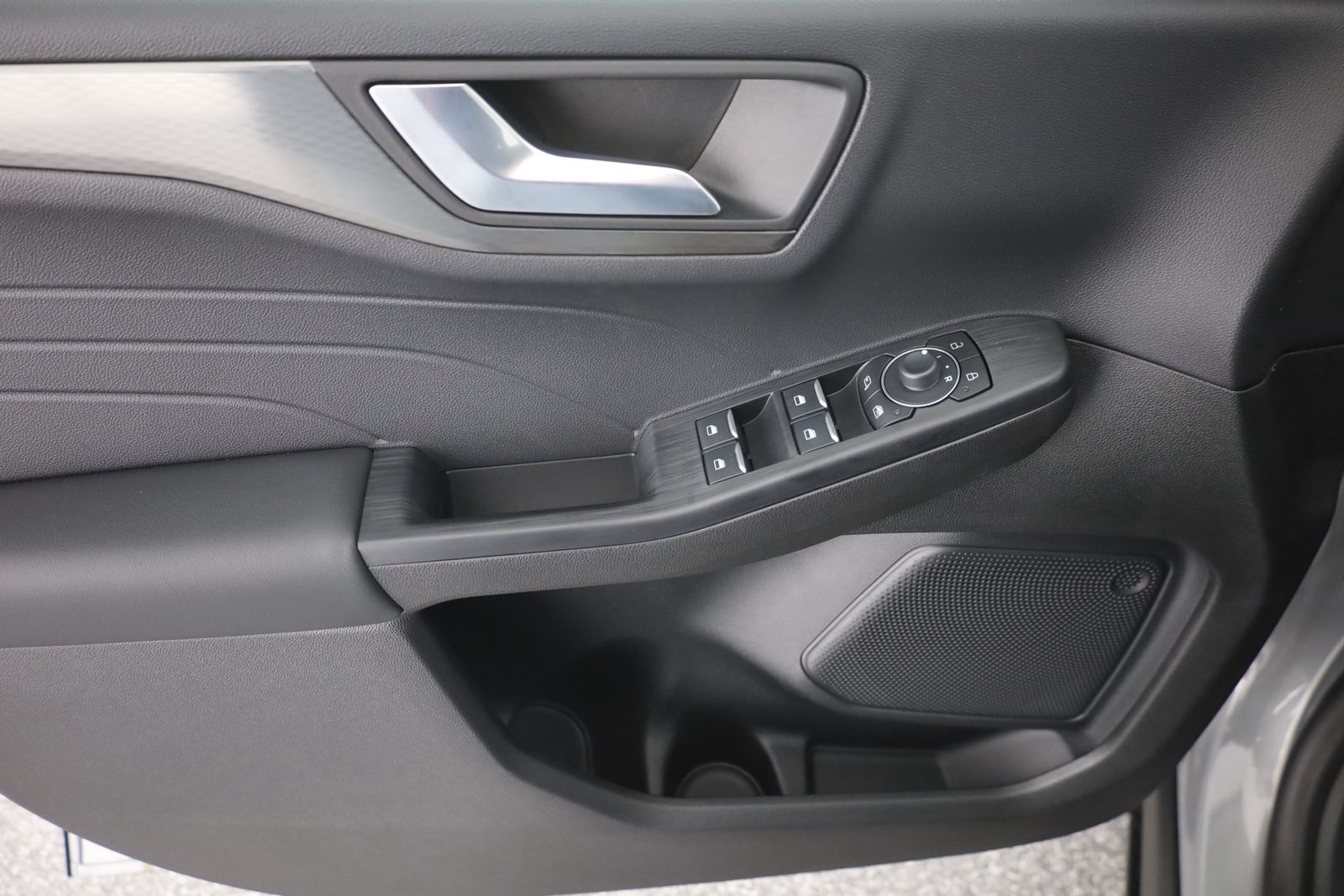 Ford Kuga 1.5 EB Titanium Aut. - Samsaru's Car Outlet