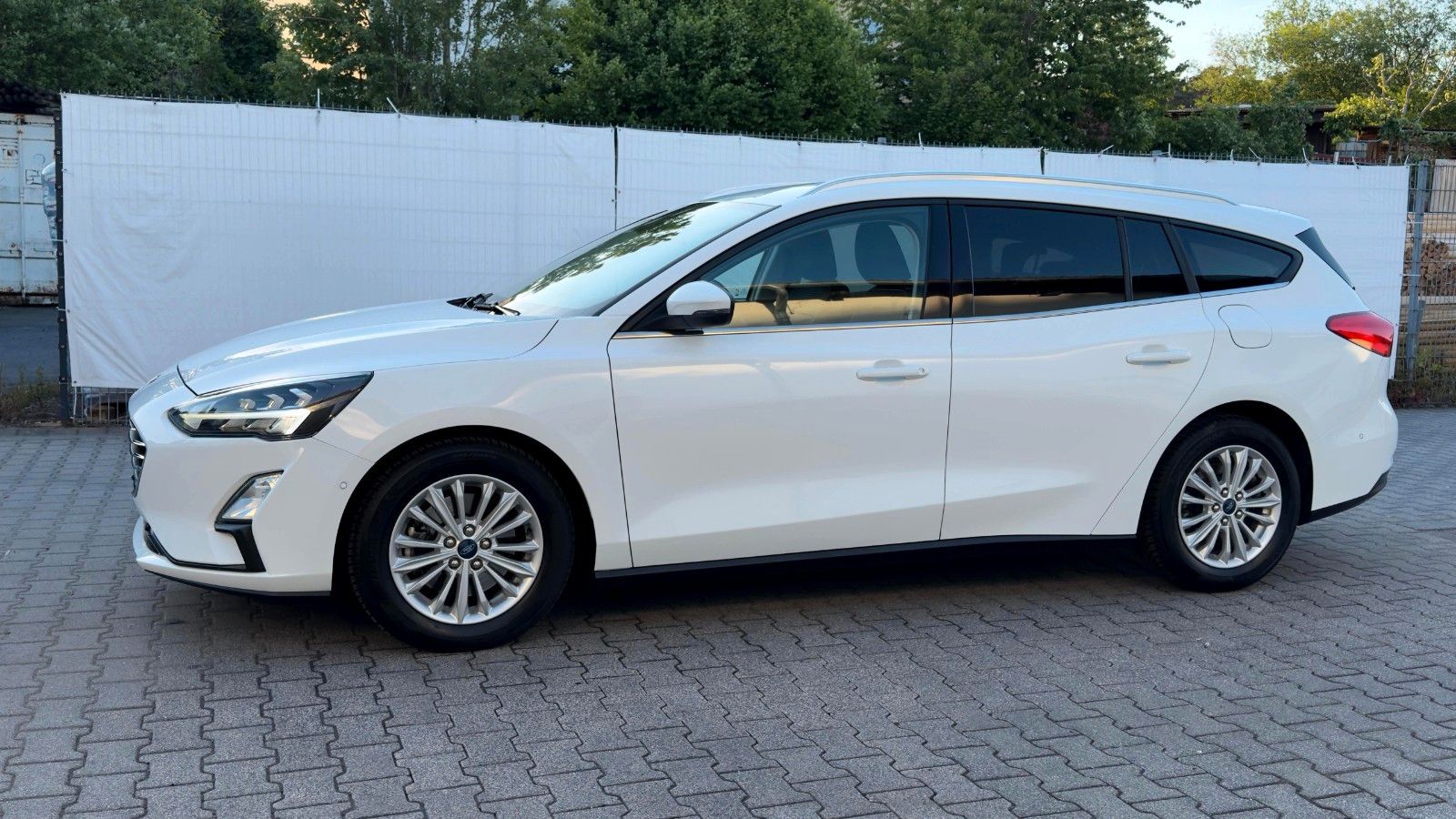 Ford Focus 2,0 - Samsaru's Car Outlet