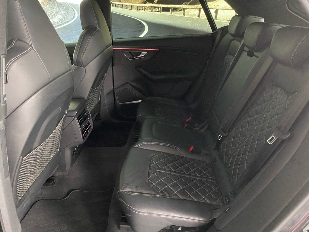 Audi Q8 50 TDI quattro S line PANO+AHK+CARBON+ACC+B&O