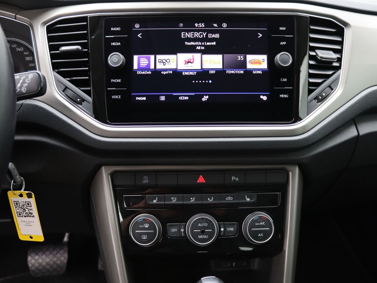 Volkswagen T-Roc Style 2.0 TDI DSG - Samsaru's Car Outlet