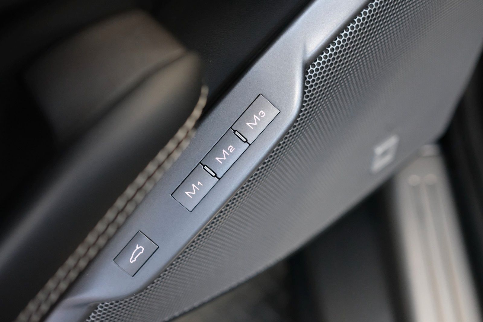 Ferrari Portofino M/CARBON/ADAS/JBL/BELÜFTUNG/360CAMERA