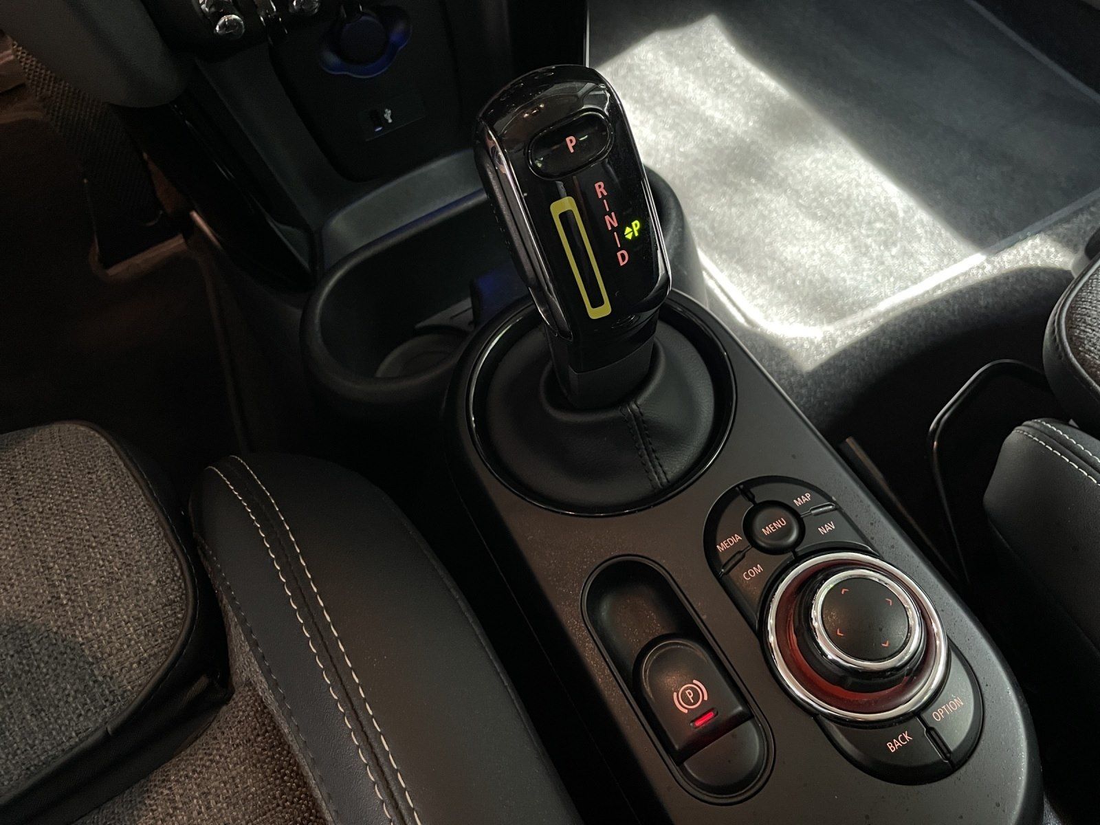 MINI Cooper SE Classic - Samsaru's Car Outlet