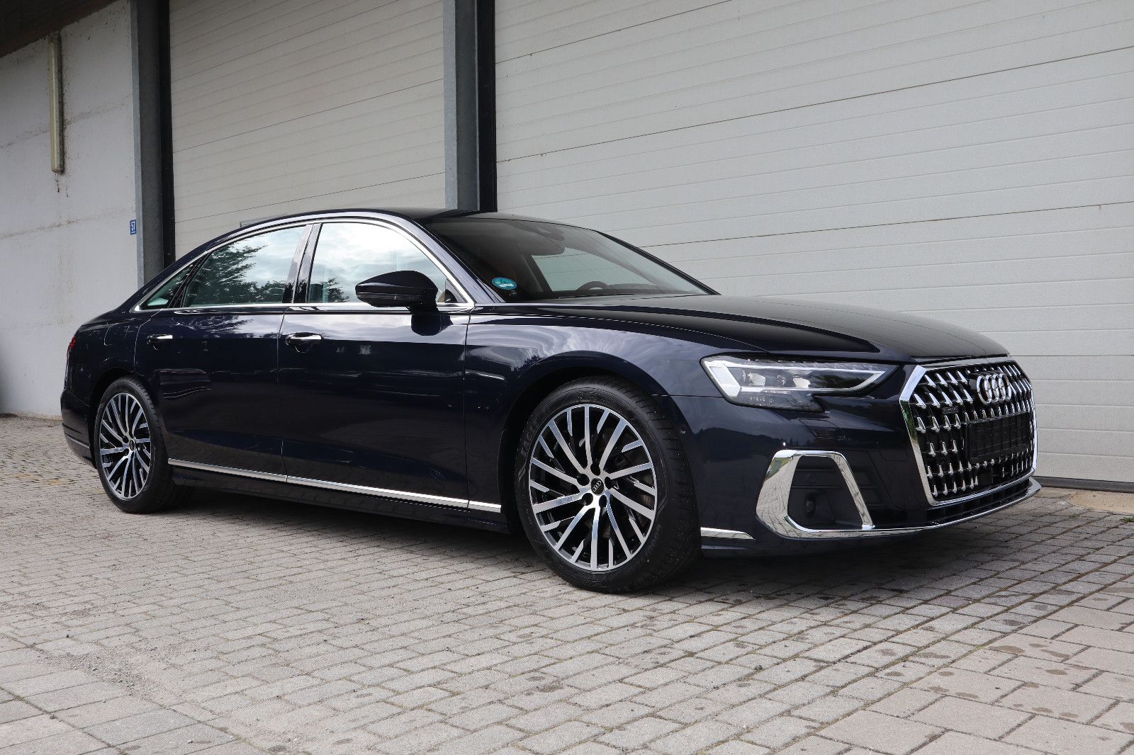 Audi A8L 55 TFSI lang - Samsaru's Car Outlet