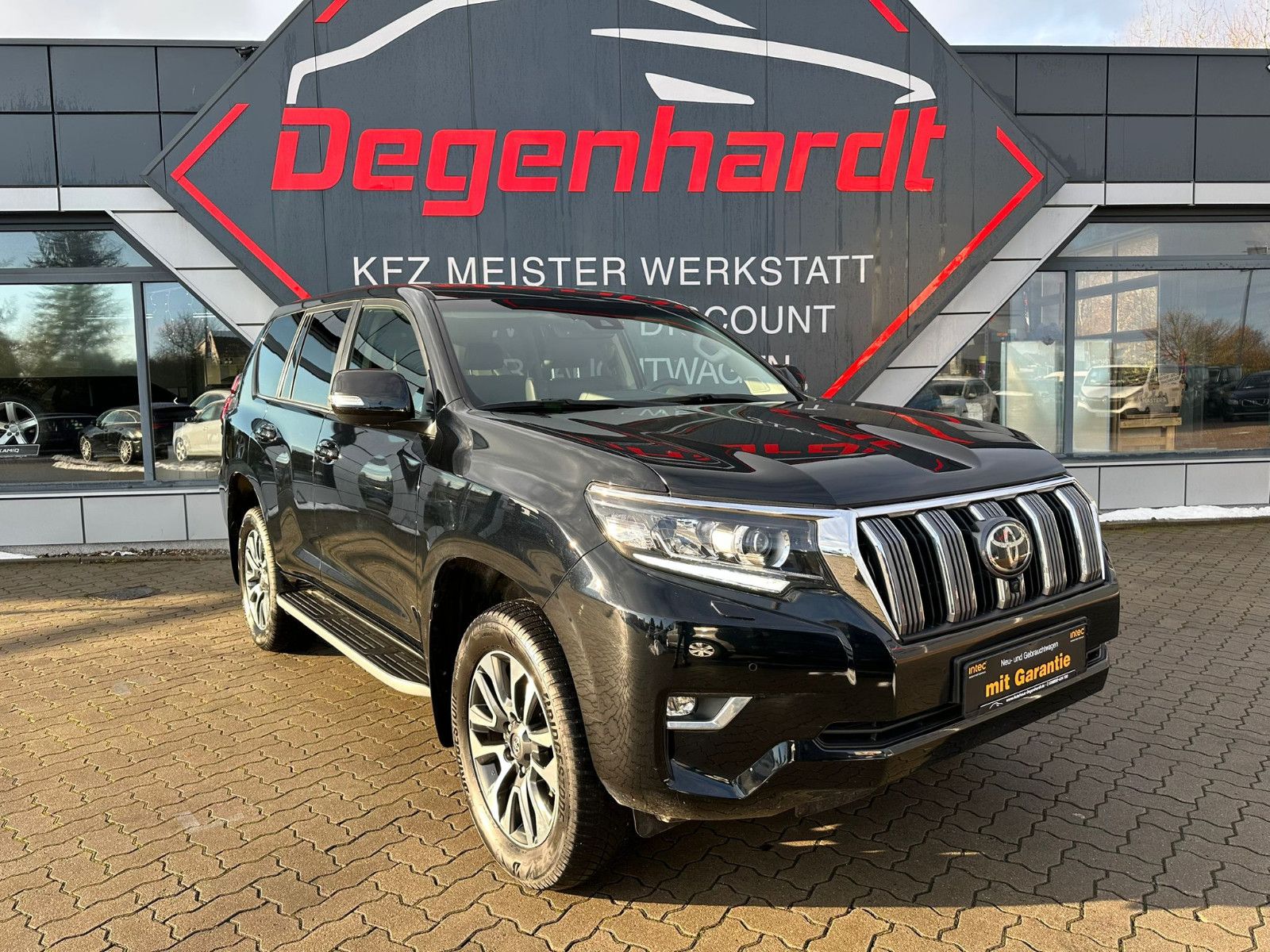 Toyota Land Cruiser 2.8D-4D Executive LED ACC 360°