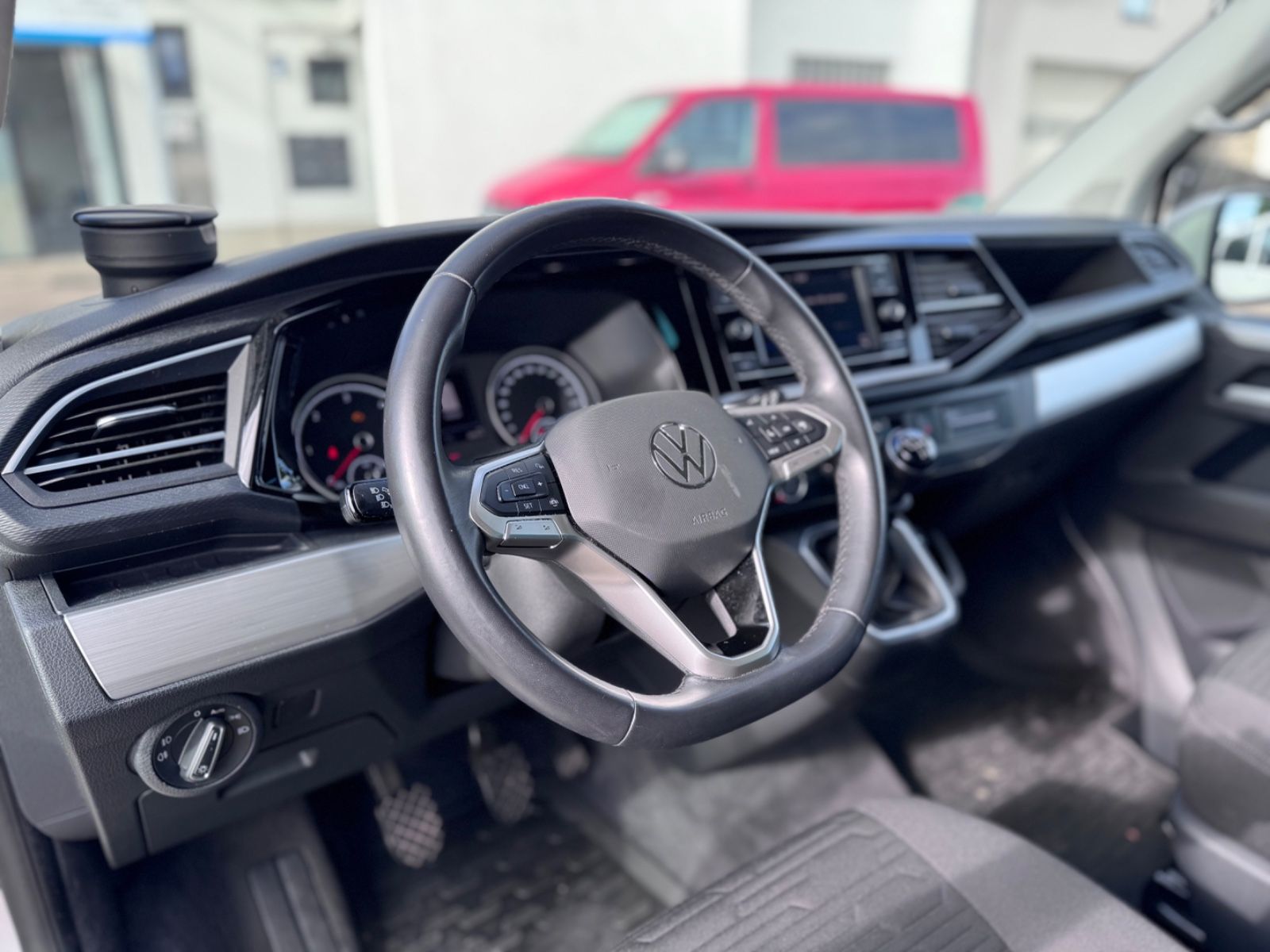 Volkswagen T6.1 Multivan Comfortline - Samsaru's Car Outlet