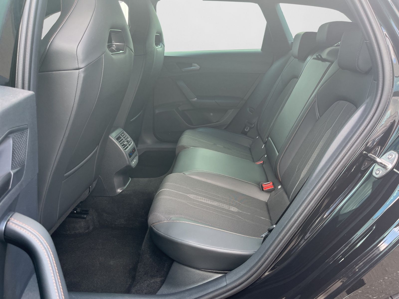 Cupra Leon Sportstourer 1.4 e-hybrid DSG - Samsaru's Car Outlet
