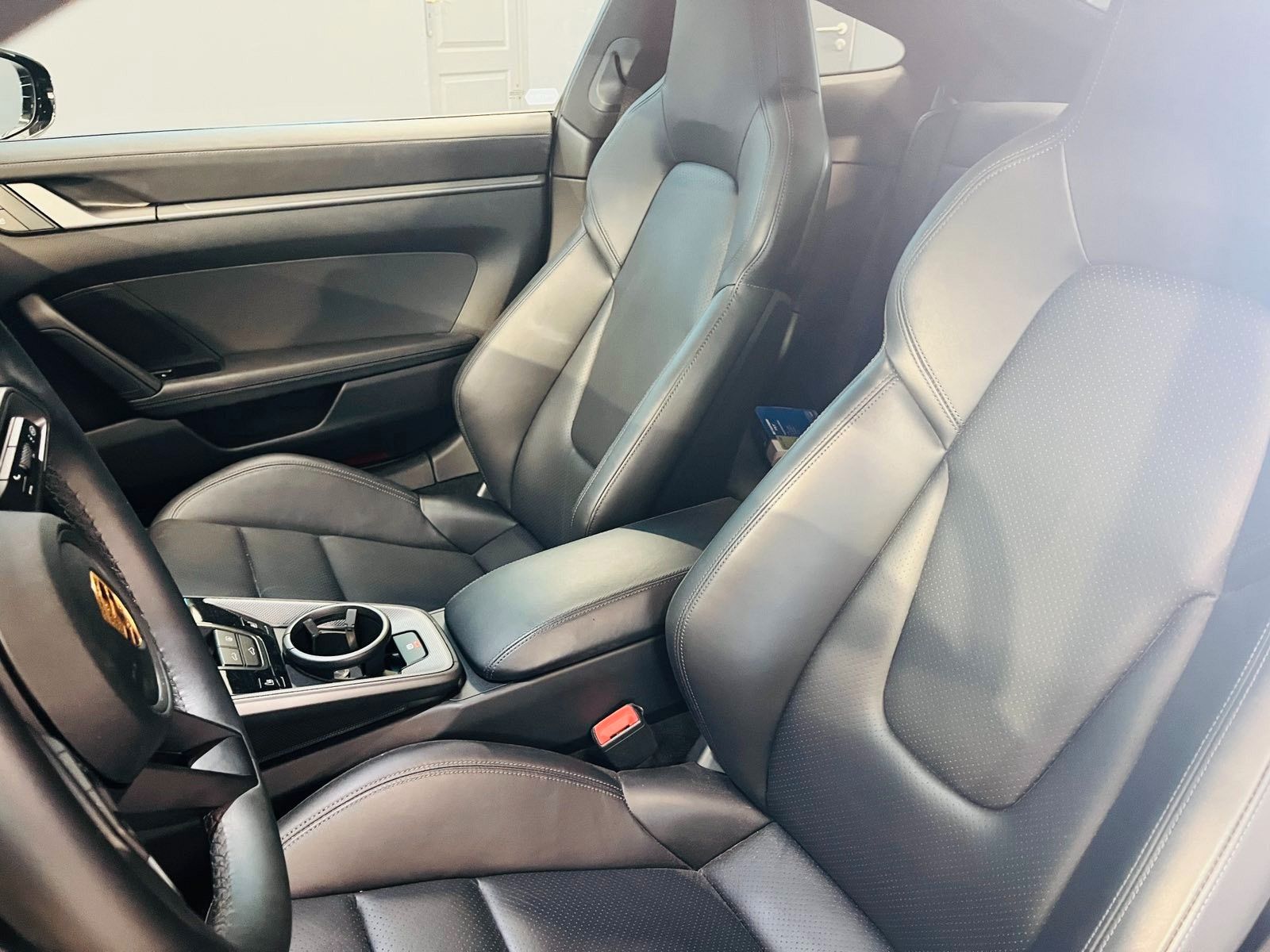Porsche 911 Carrera - Samsaru's Car Outlet