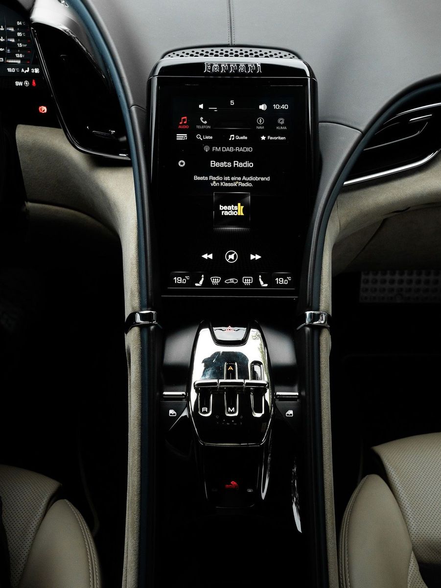 Ferrari Roma Matrix LED 20 Zoll JBL Approved