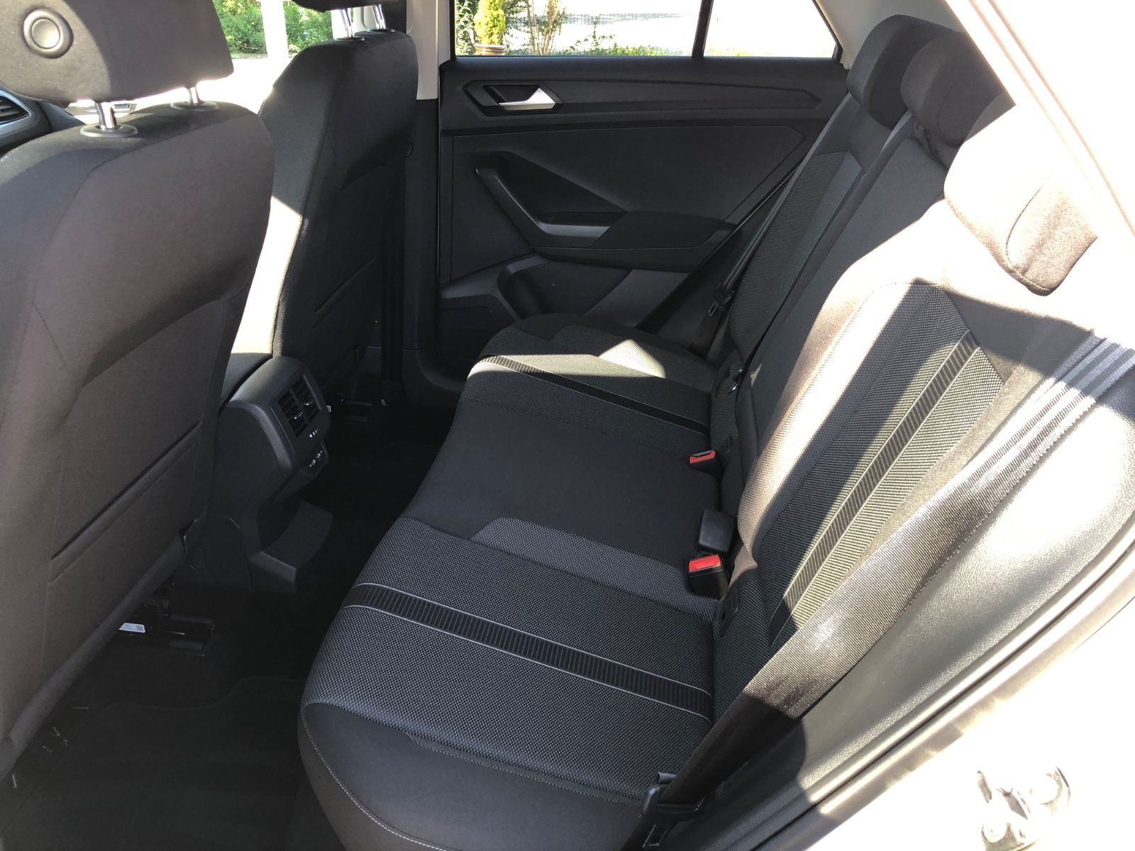 Volkswagen T-Roc Life - Samsaru's Car Outlet