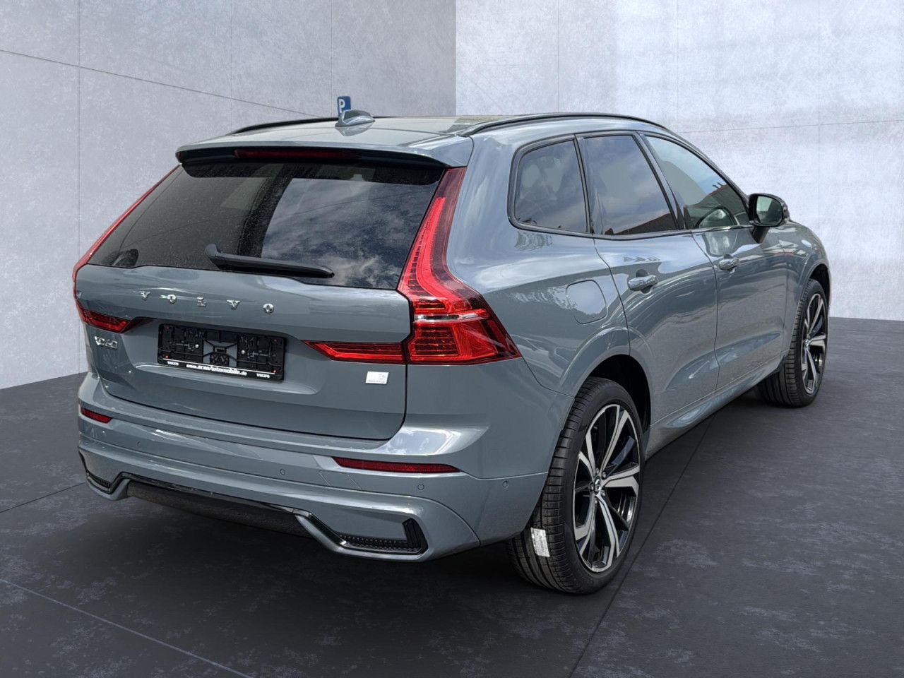 Volvo XC 60 R Design Recharge Plug-In Hybrid AWD Navi