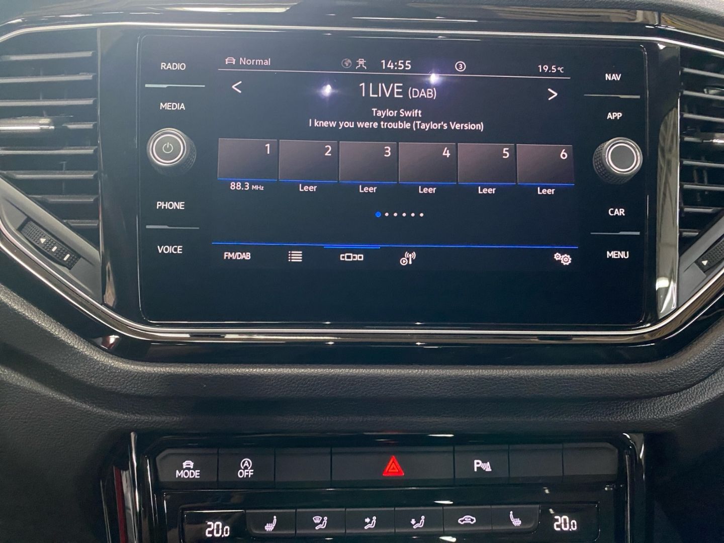Volkswagen T-Roc 1.5 TSI DSG Style Black - Samsaru's Car Outlet