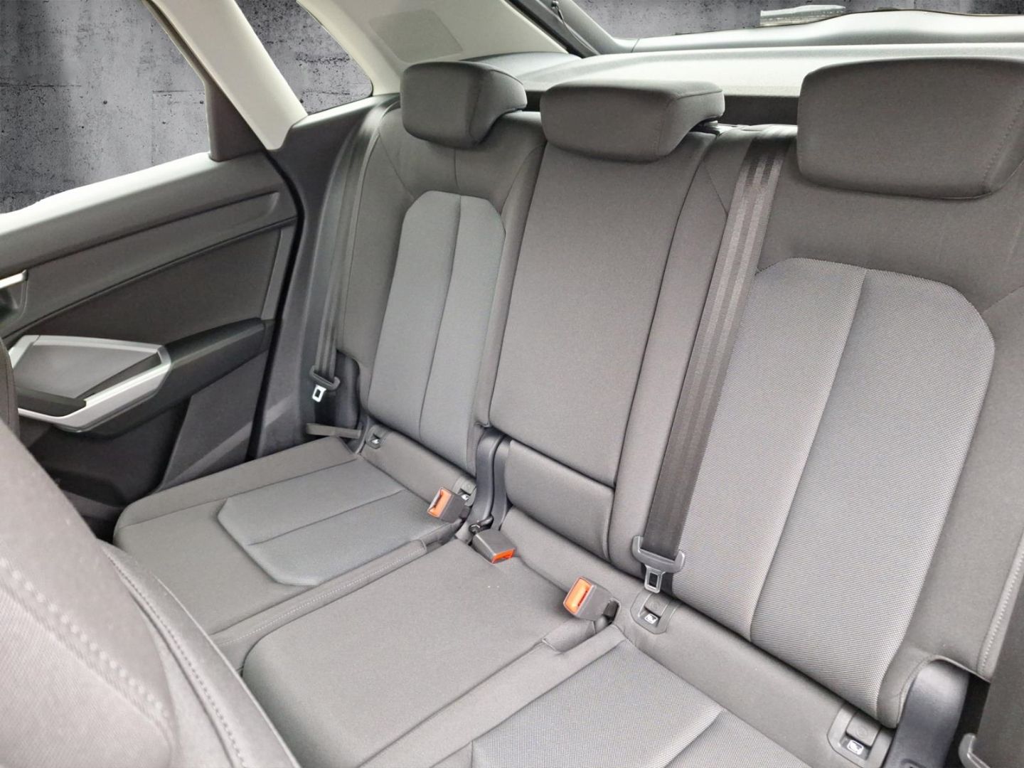 Audi Q3 40 2.0 TDI quattro - Samsaru's Car Outlet