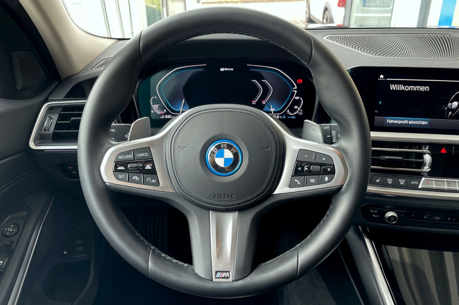 BMW 330e xDrive T. Sport Line - Samsaru's Car Outlet