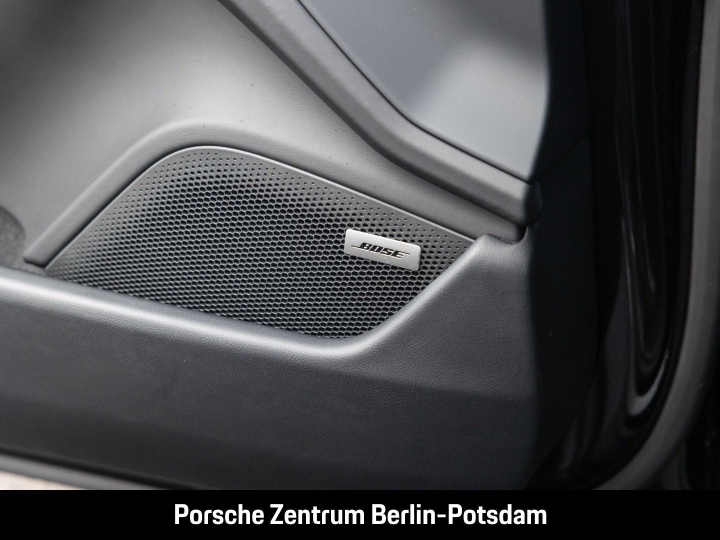 Porsche Taycan 4 Cross Turismo HD-Matrix InnoDrive 21-Zo