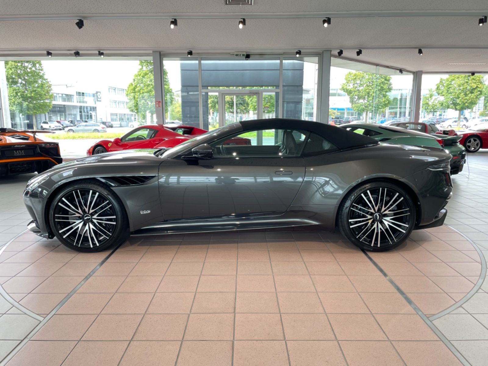 Aston Martin DBS V12 Superleggera Volante
