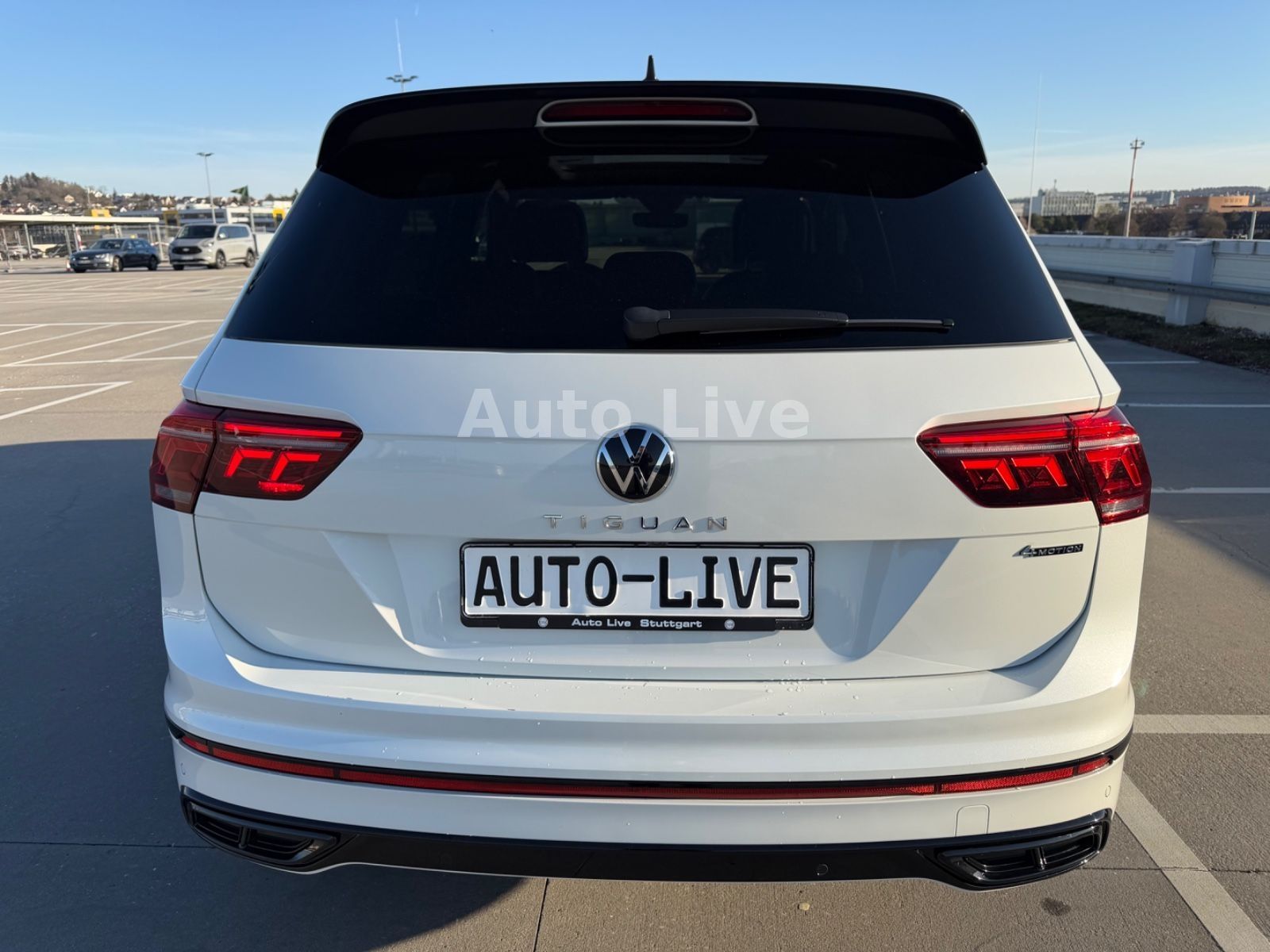 Volkswagen Tiguan 2.0 TDI*4M*DSG*R LINE*PANO*IQ-LED*AHK*VOL