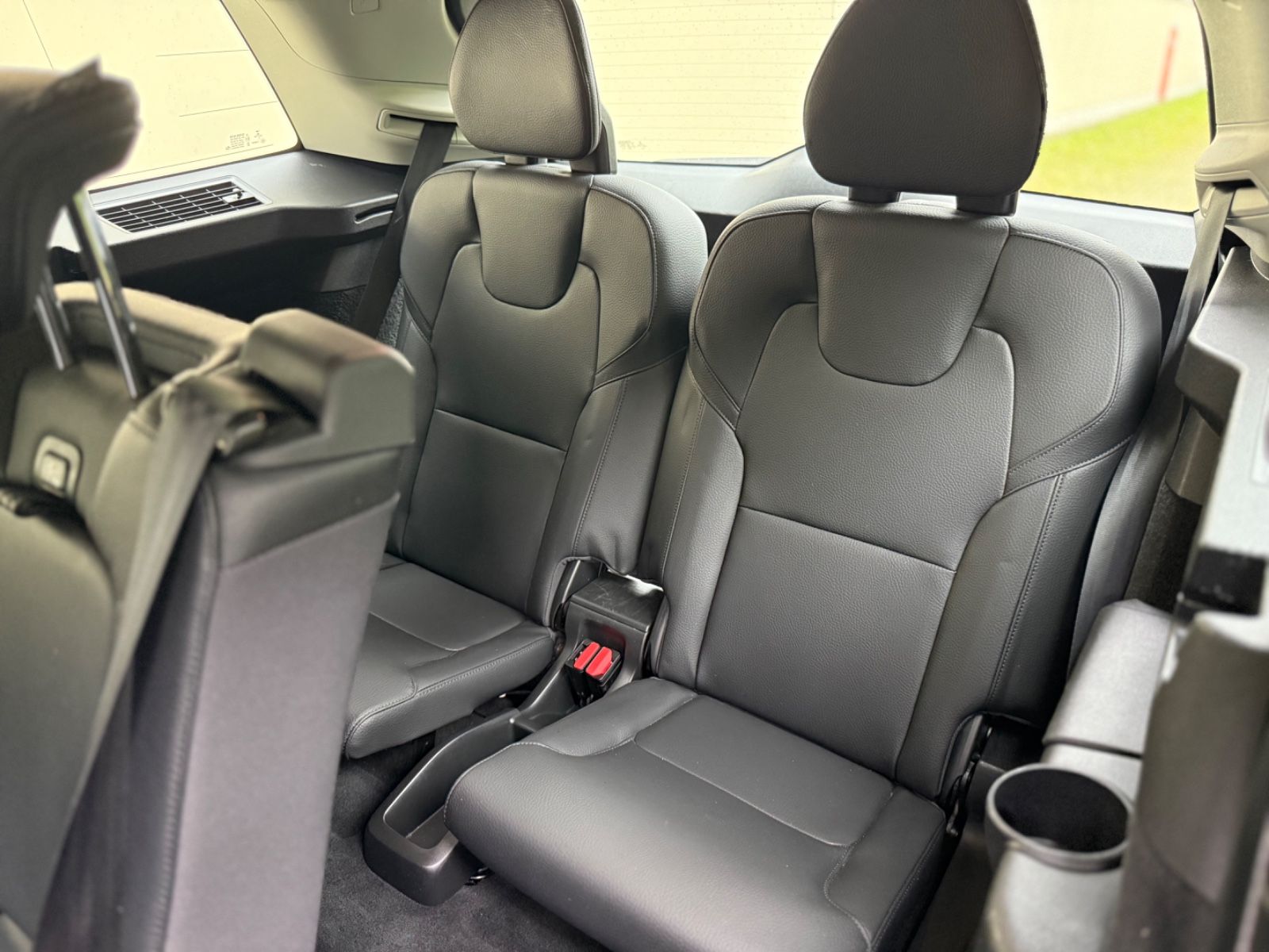 Volvo XC 90 T8 Inscription - Samsaru's Car Outlet