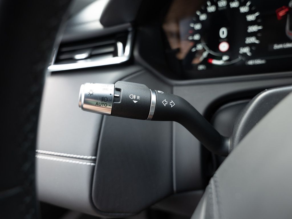 Range Rover Velar P400e R-Dynamic - Samsaru's Car Outlet