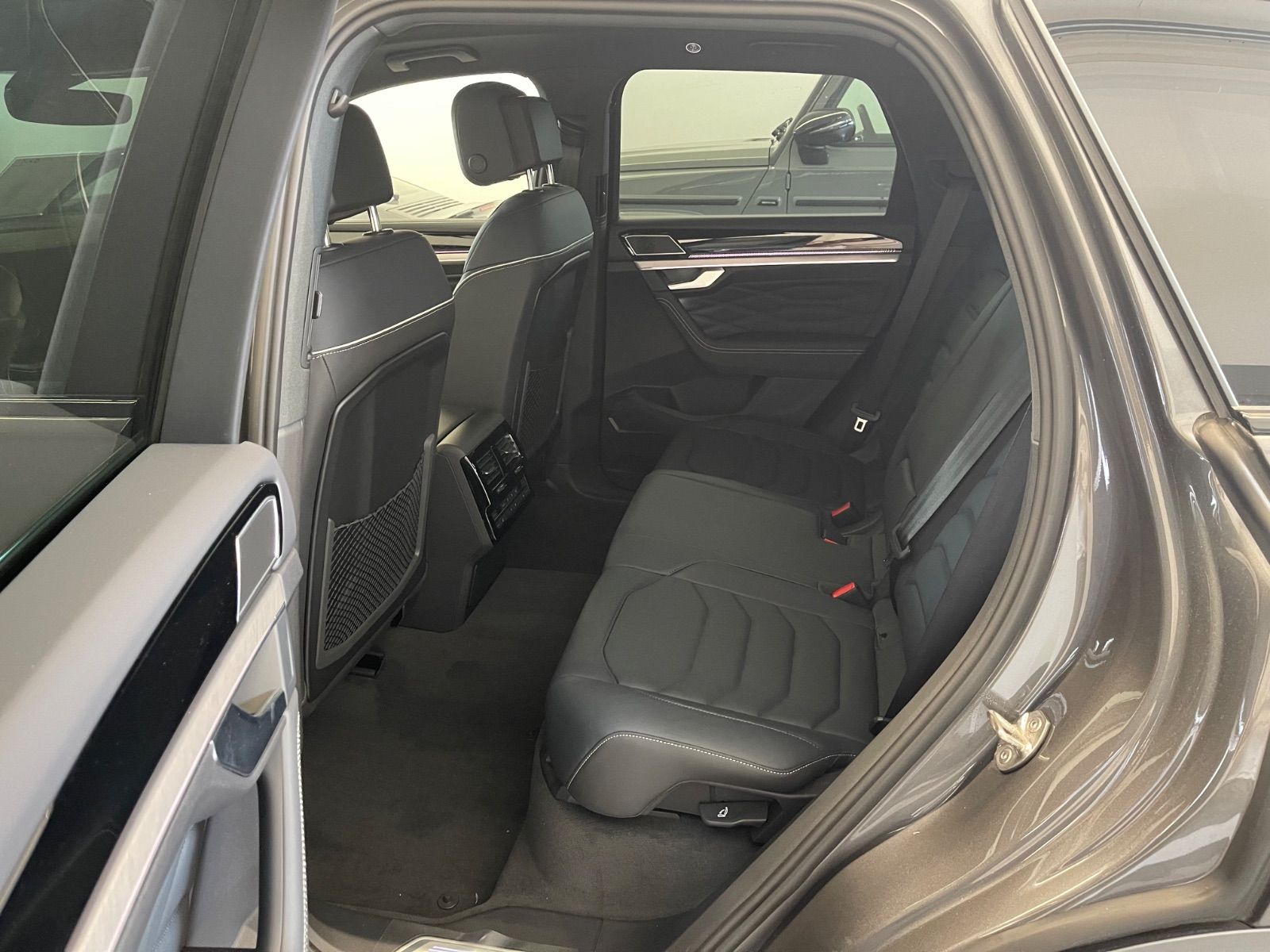 Volkswagen Touareg 3.0 TDI 4Motion R-Line Final Edition