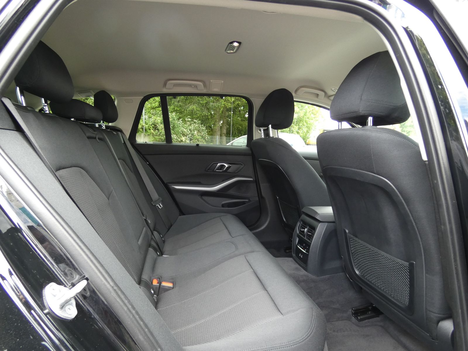 BMW 318d Touring Advantage - Samsaru's Car Outlet