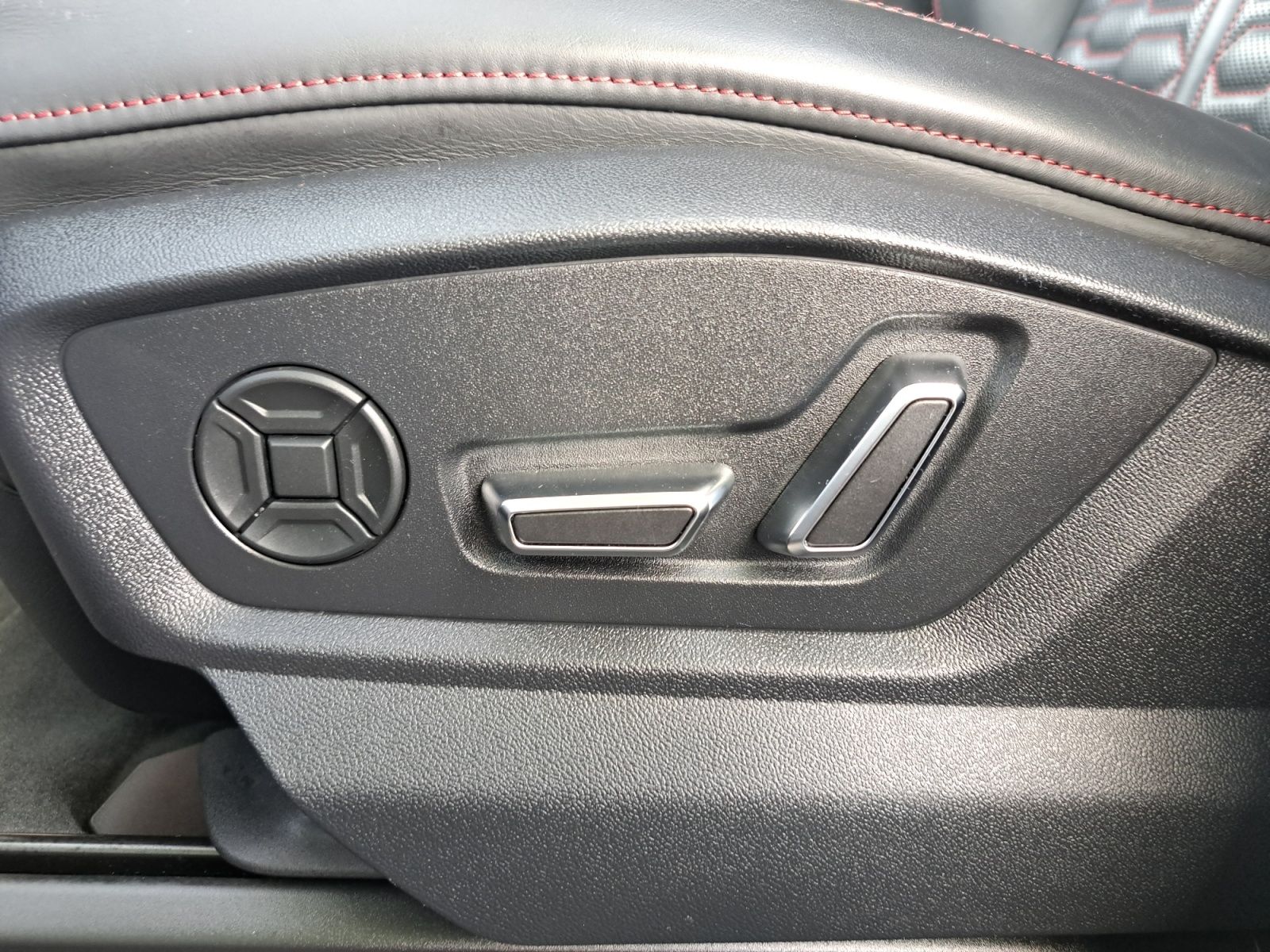 Audi RS Q8 quattro tiptr. 23" MATRIX B&O 4xKAM NAV AP