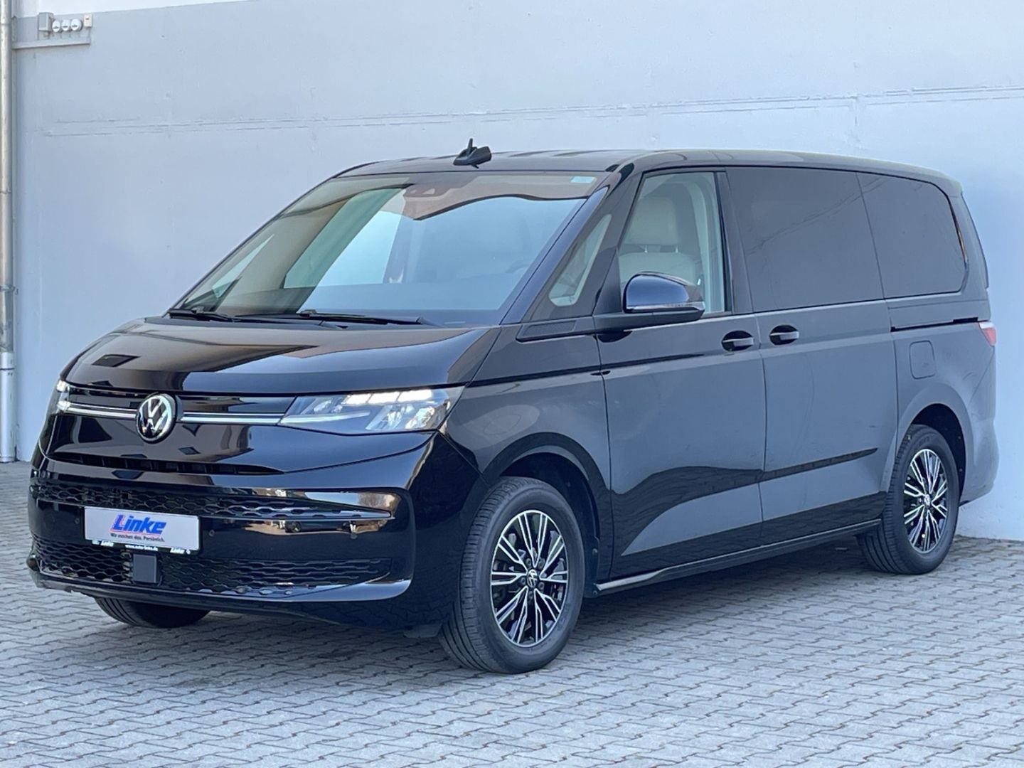 Volkswagen T7 Multivan 2.0 TDI DSG - Samsaru's Car Outlet