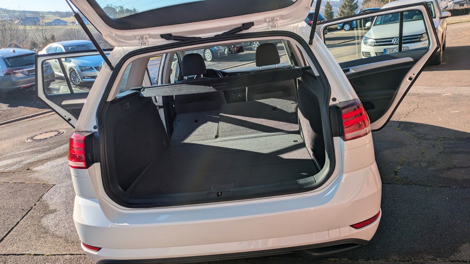 Volkswagen Golf VII Variant Trendline - Samsaru's Car Outlet