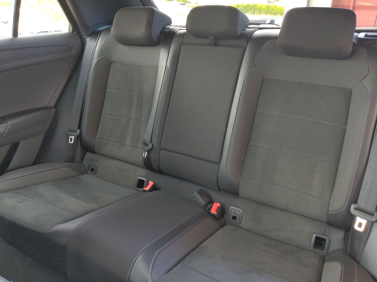 Volkswagen T-Roc R-Line 4Motion 2.0 TSI - Samsaru's Car Outlet