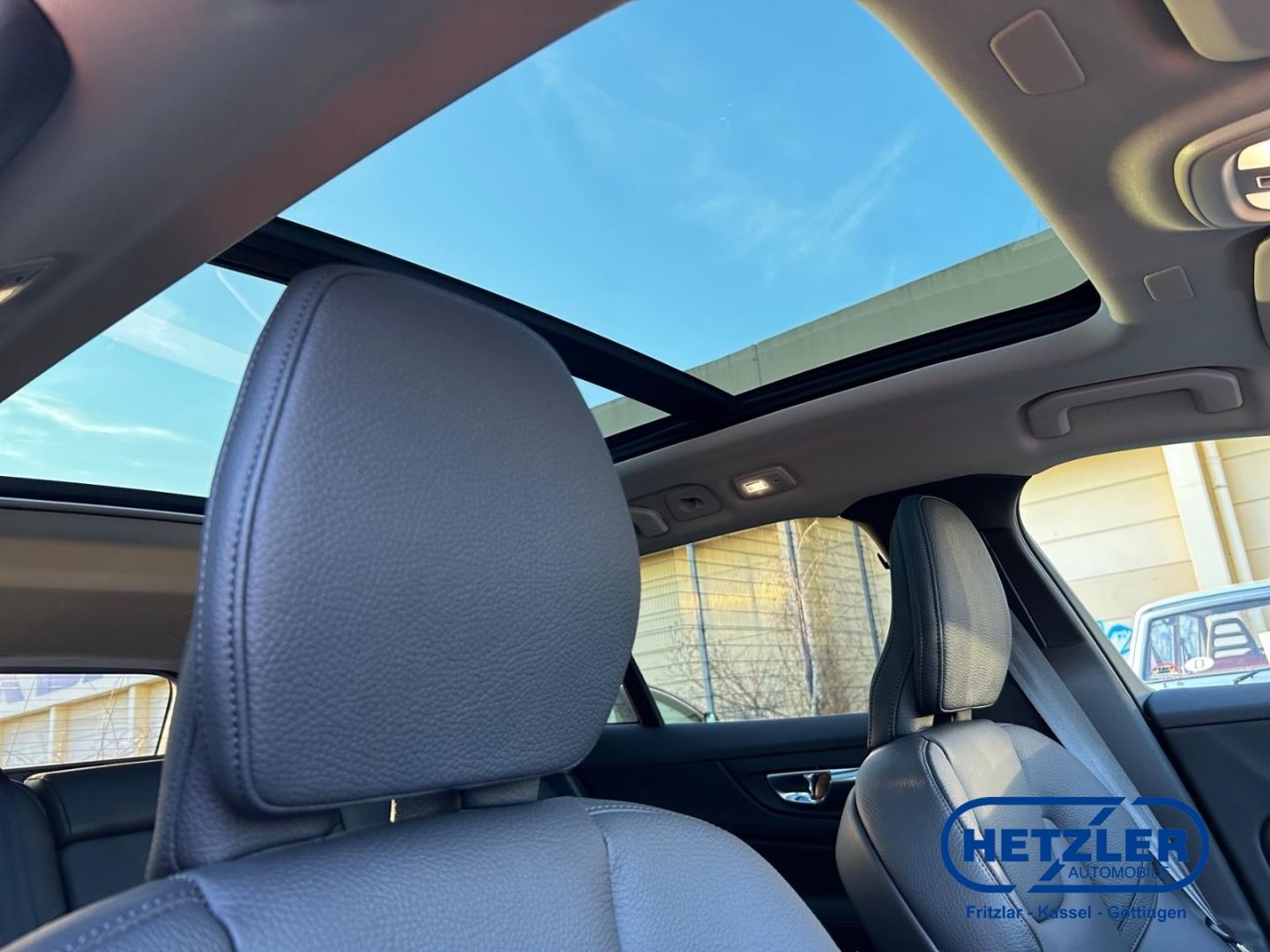 Volvo V60 Kombi Plus Dark Recharge Plug-In Hybrid AWD