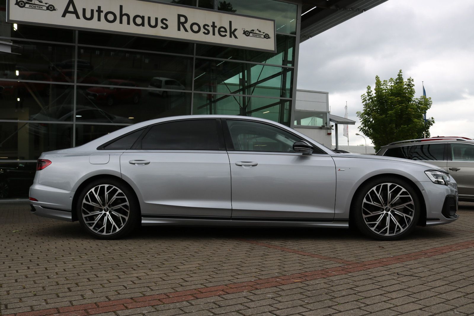 Audi A8 L 60 TFSI S line - Samsaru's Car Outlet
