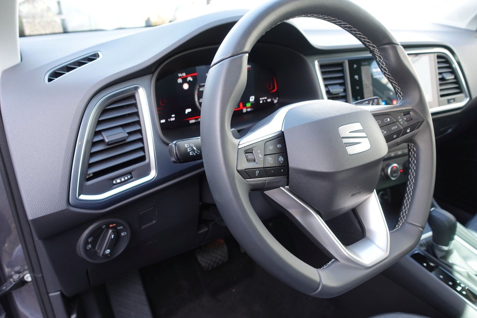 Seat Ateca 1,5 TSI DSG Style AHK RFK ACC NAV
