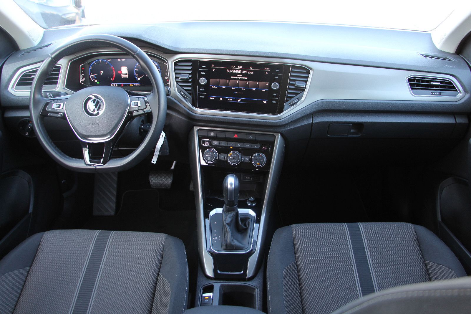 Volkswagen T-Roc Style - Samsaru's Car Outlet