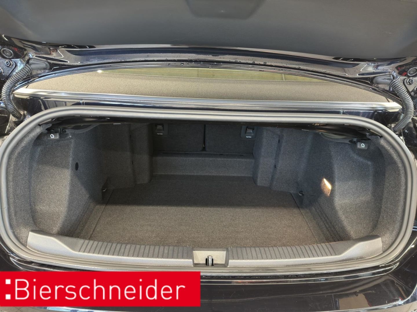 Volkswagen T-Roc 1.5 TSI DSG R-Line - Samsaru's Car Outlet