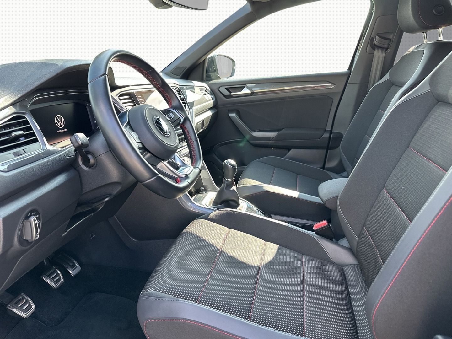 Volkswagen T-Roc 1.5 TSI Sport - Samsaru's Car Outlet