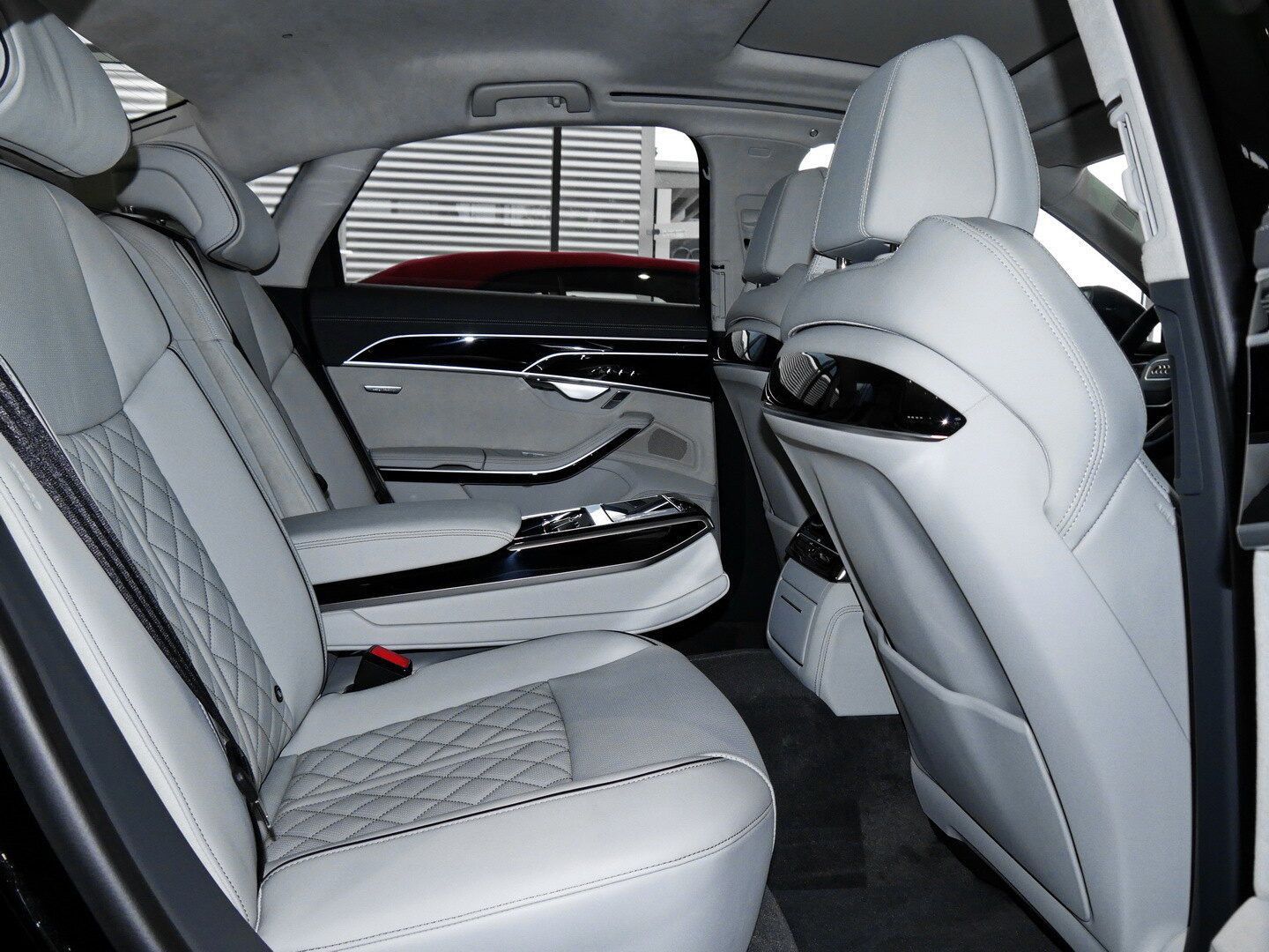 Audi A8 60 TFSI quattro S line - Samsaru's Car Outlet