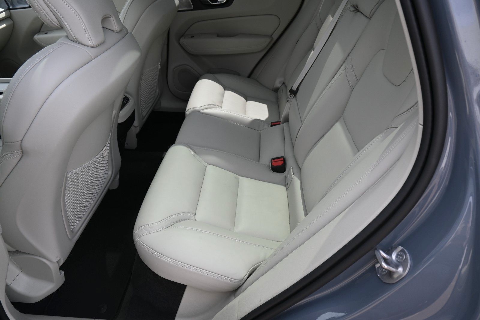 Volvo XC60 B4 D Ultimate Dark AWD - Samsaru's Car Outlet