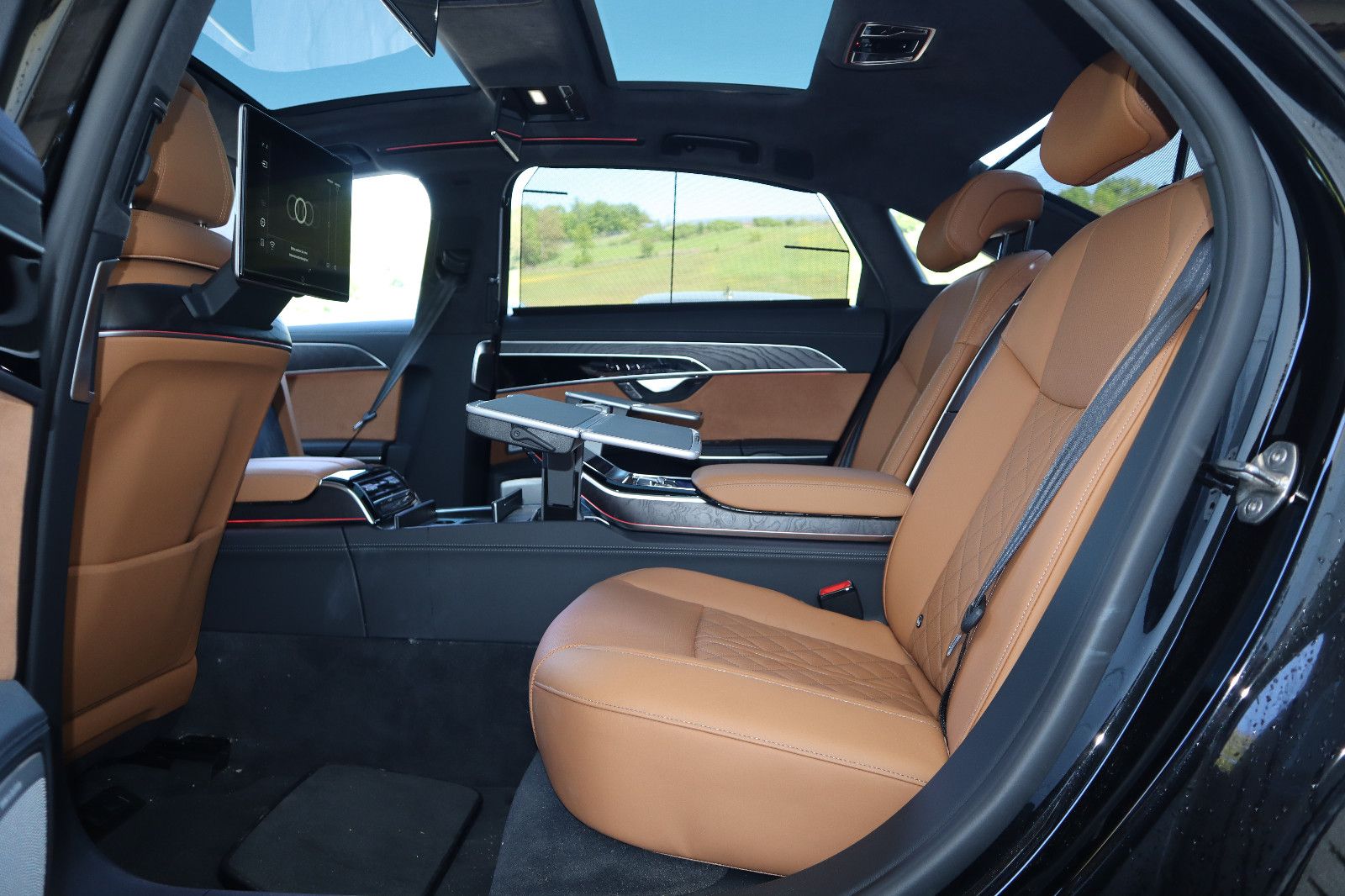 Audi A8L 60 TFSIe lang exclusive - Samsaru's Car Outlet