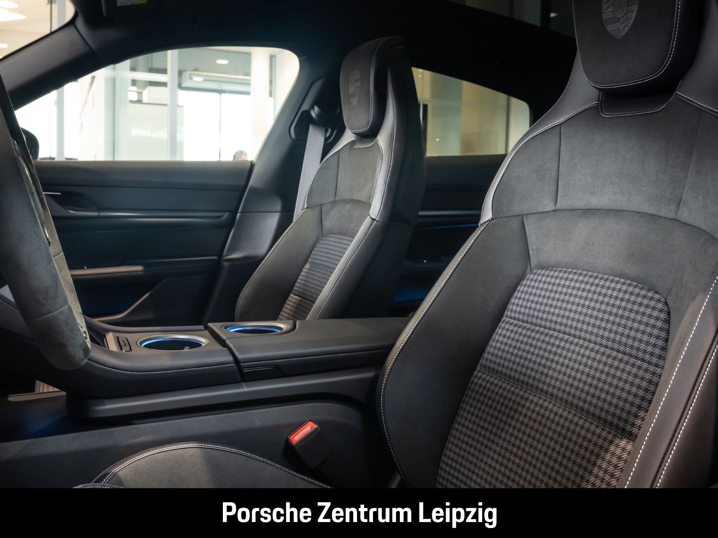 Porsche Taycan 4 Massage Sitzlüftung Bose ACC SportChron