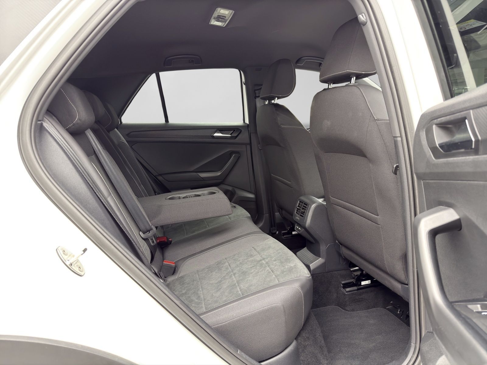 Volkswagen T-Roc 1.0 TSI BLACK STYLE - Samsaru's Car Outlet