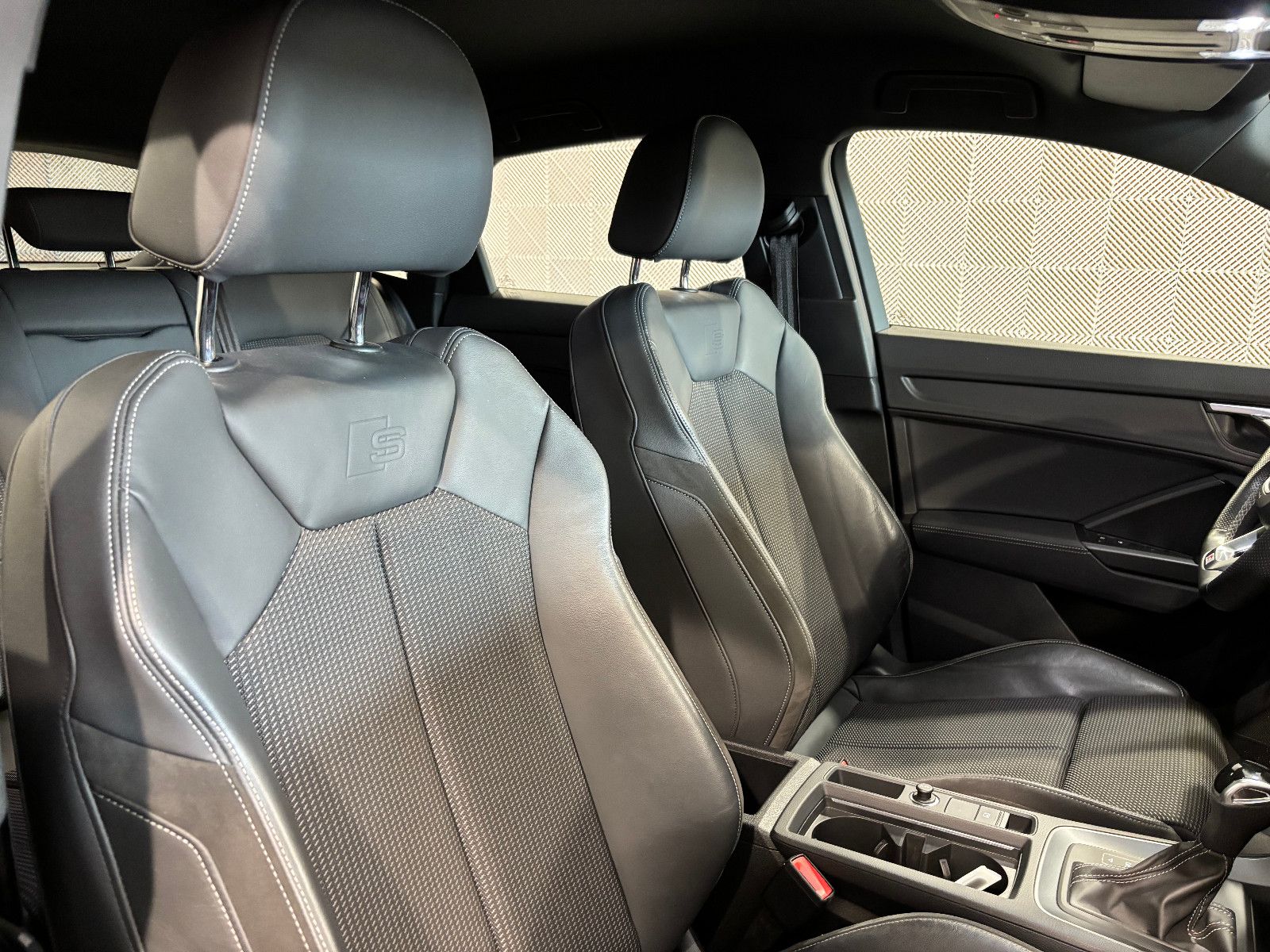 Audi Q3 Sb. 40 TFSI quattro S LINE - Samsaru's Car Outlet