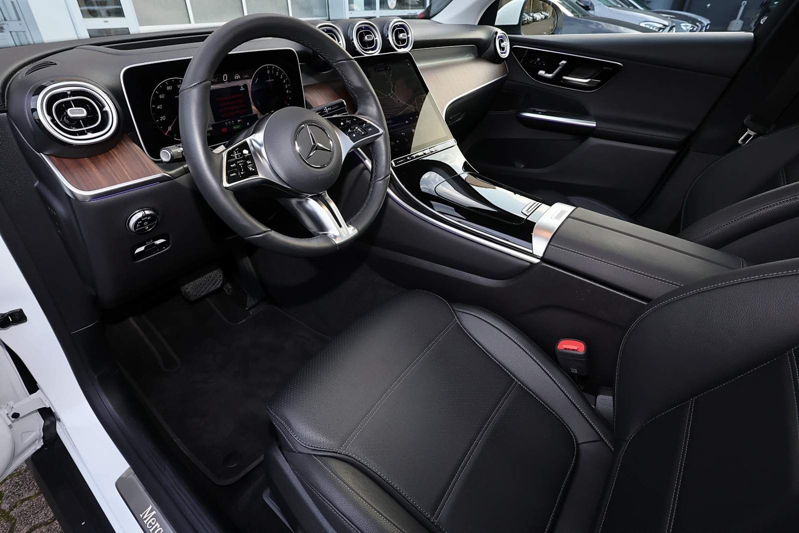 Mercedes-Benz GLC 300 e 4M AHK+PANO+DISTR+MEMORY+360°+LED+18"