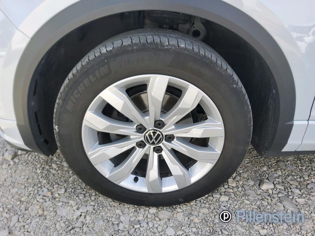 Volkswagen T-Roc TSI DSG R-LINE - Samsaru's Car Outlet