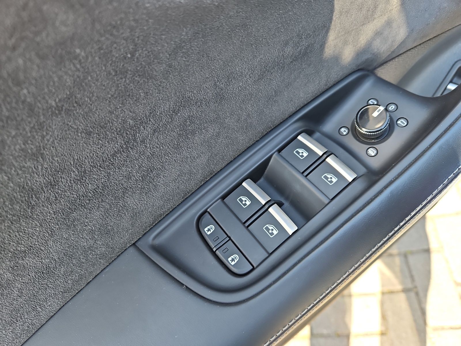 Audi Q8 55 TFSI e tiptronic quattro S-line - Samsaru's Car Outlet