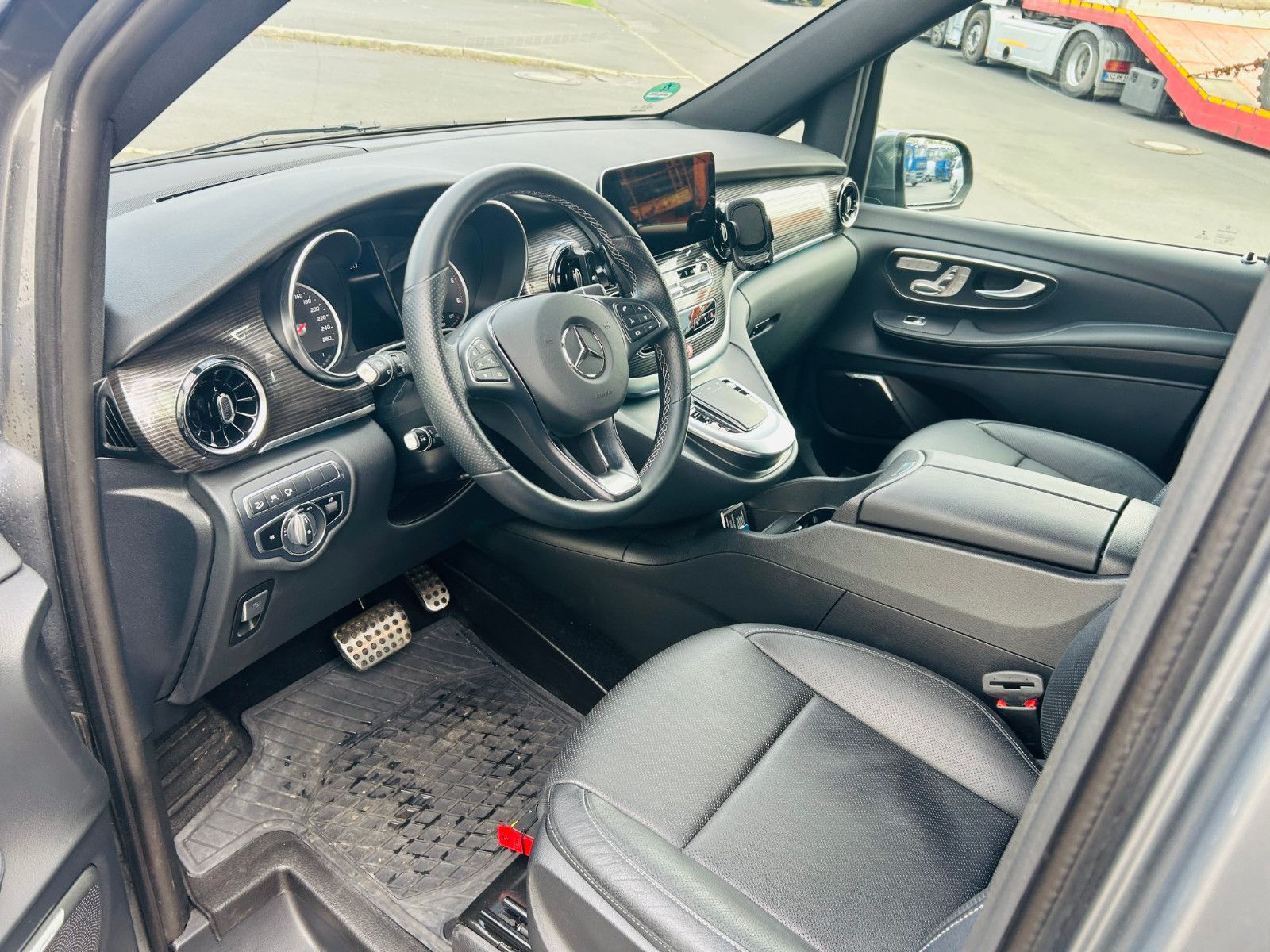 Mercedes-Benz V250 - Samsaru's Car Outlet
