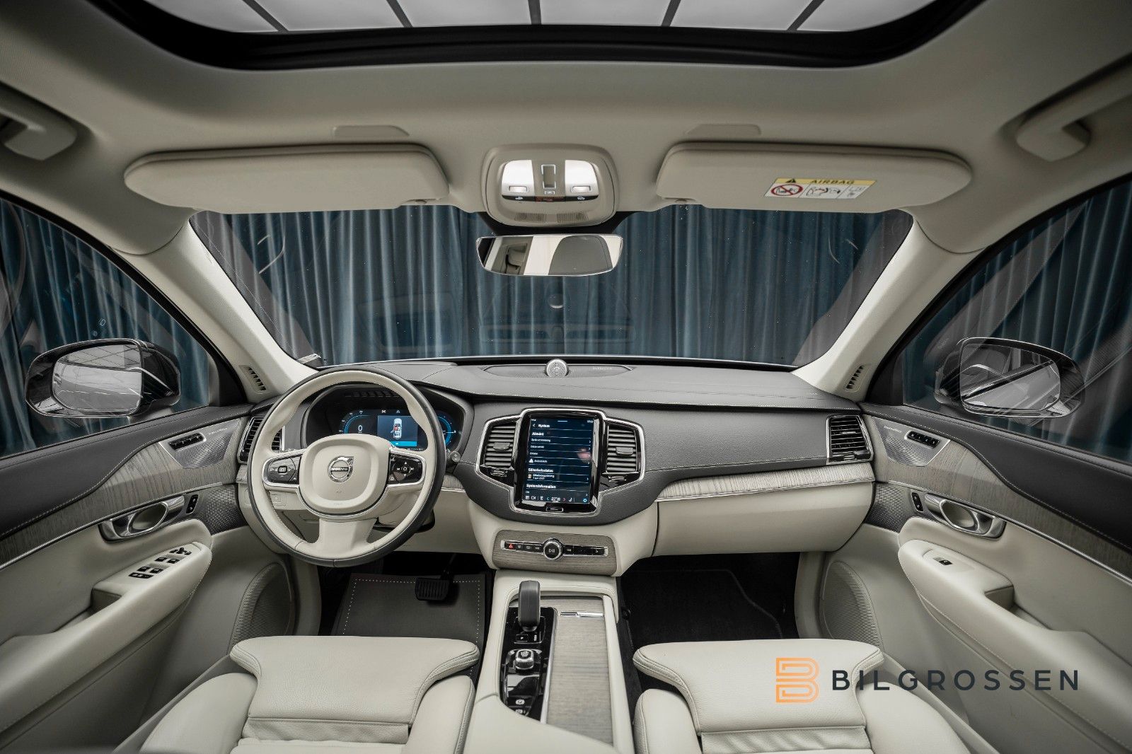 Volvo XC90 T8 Recharge Ultimate Dark B&W Pano HUD