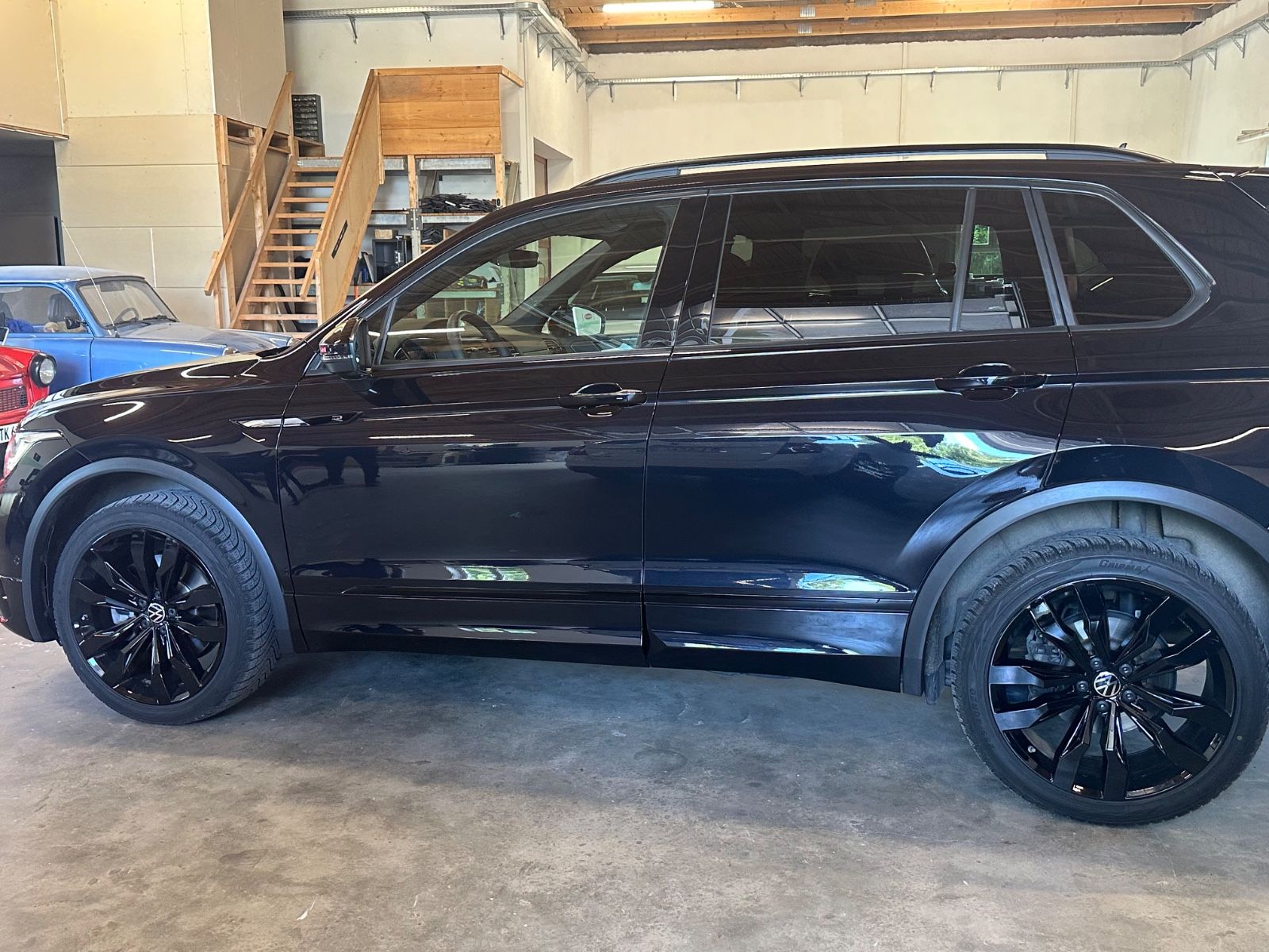 Volkswagen Tiguan R-Line 4Motion - Samsaru's Car Outlet
