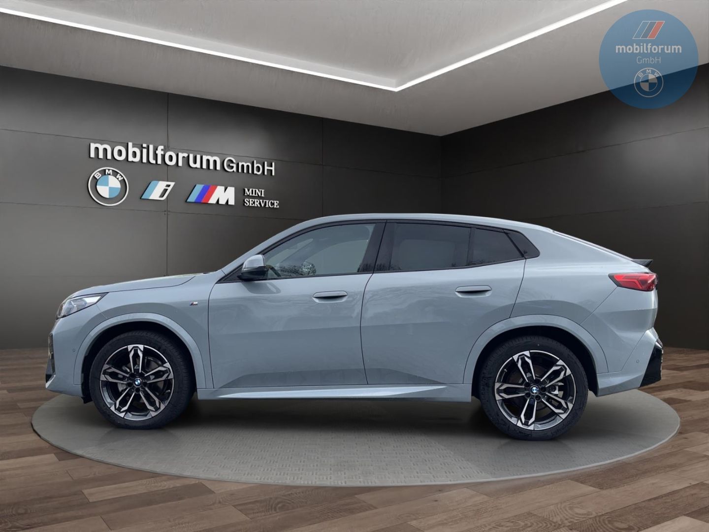 BMW X2 xDrive20d M-Sport AHK ACC HUD 360Kamera 19Zol