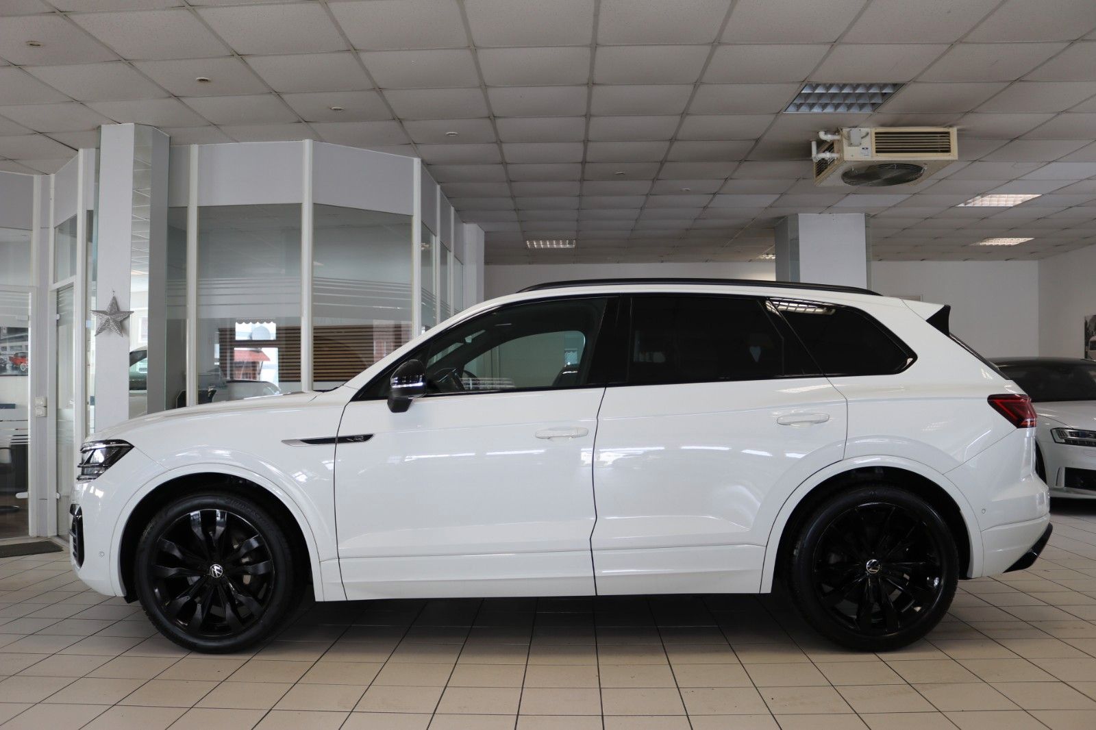 Volkswagen Touareg R-Line Luft AHK Matrix Pano 360° STHZ