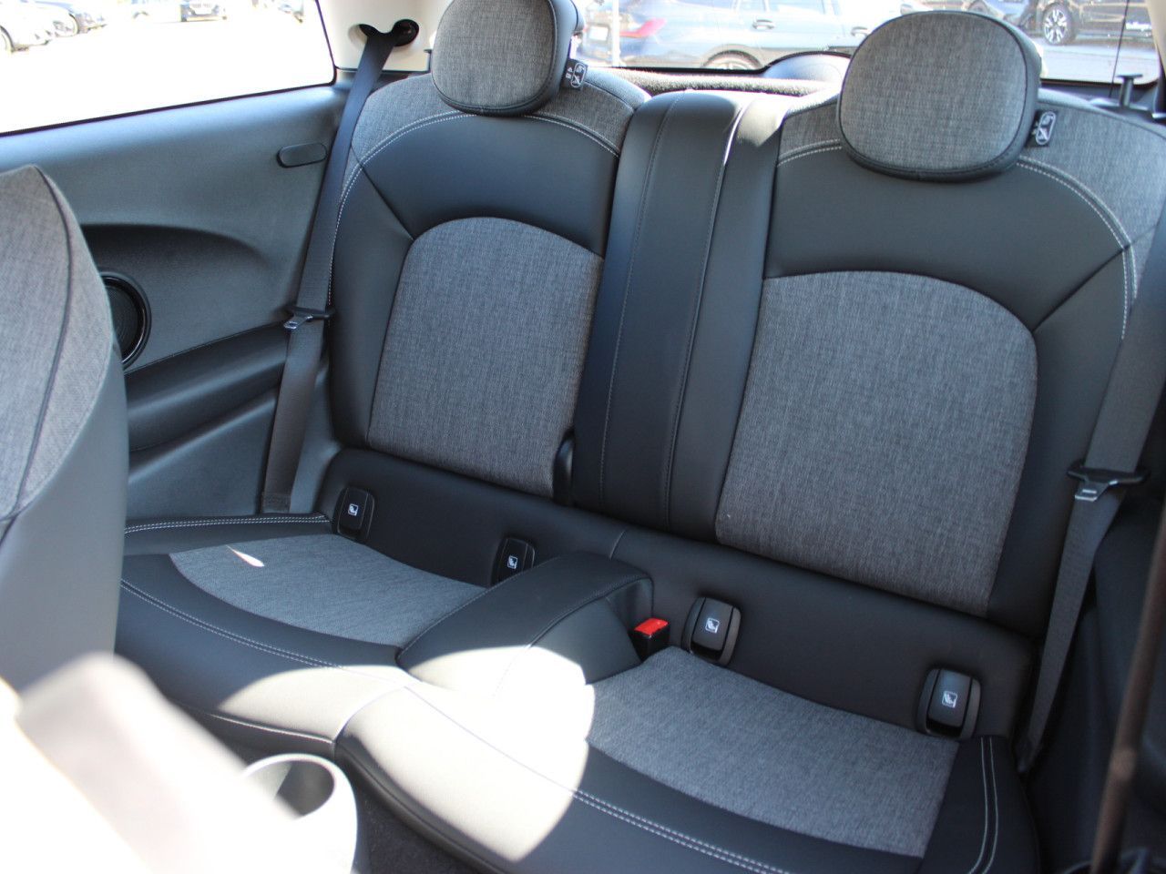 MINI Cooper SE Classic - Samsaru's Car Outlet