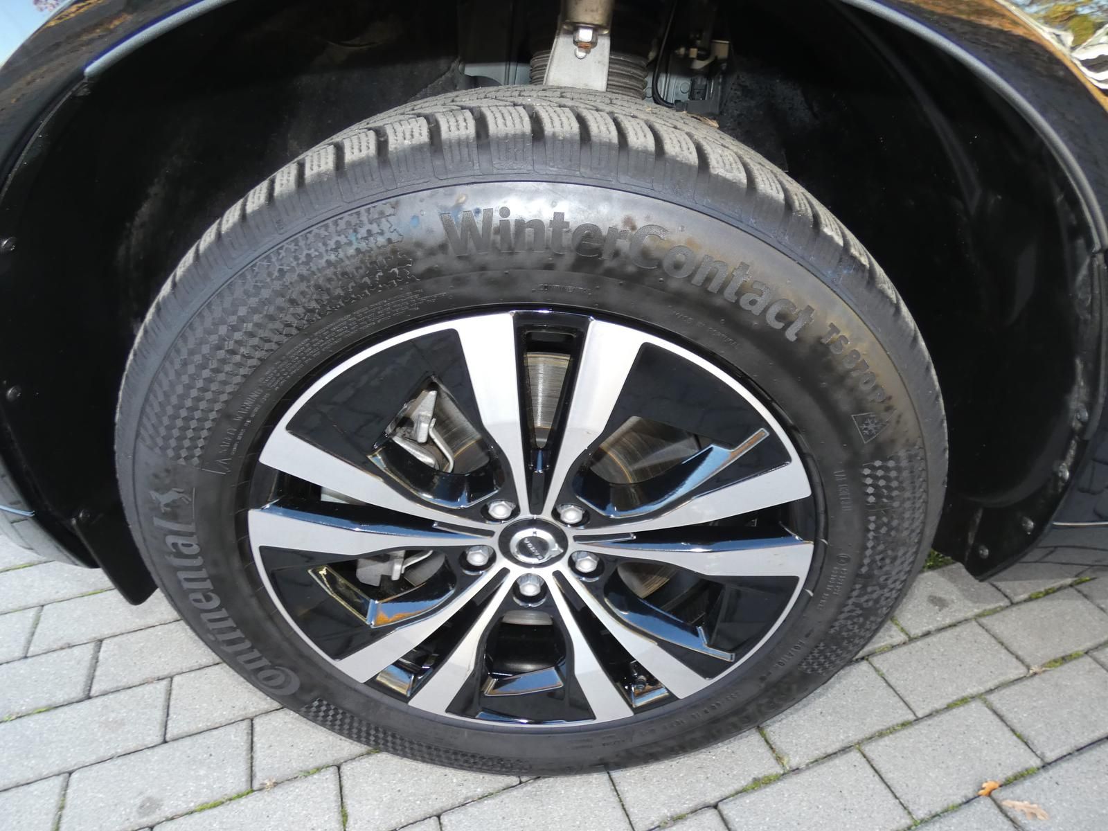 Volvo XC60 Ultra Black Edition Recharge Plug-In Hybrid